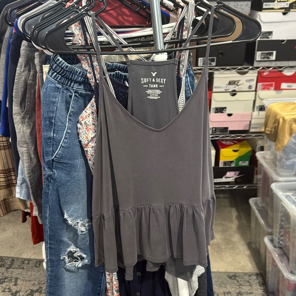 Item 112 AEO racer Ruffle Tank
